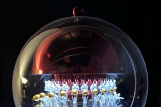 Xu Zhongmin, Egg shape B Red, 2024. Stainless steel, acrylic, aluminium disc, mechanical transmission, LED, PE resin, alloy, 62 x 40 x 40 cm. © Xu Zhongmin. Photo © Xu Zhongmin.