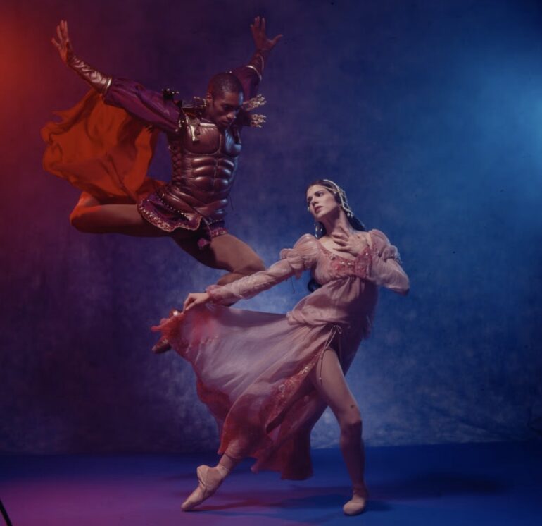 拉·魯波維奇之《奧賽羅》：古根漢美術館中的心理編舞重塑